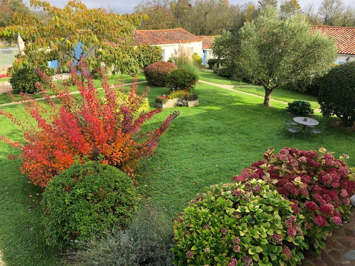 L'Enclos Bleu, Gite - Marais Poitevin Avec Piscine Chauffee Chaille-Les-Marais Exteriér fotografie