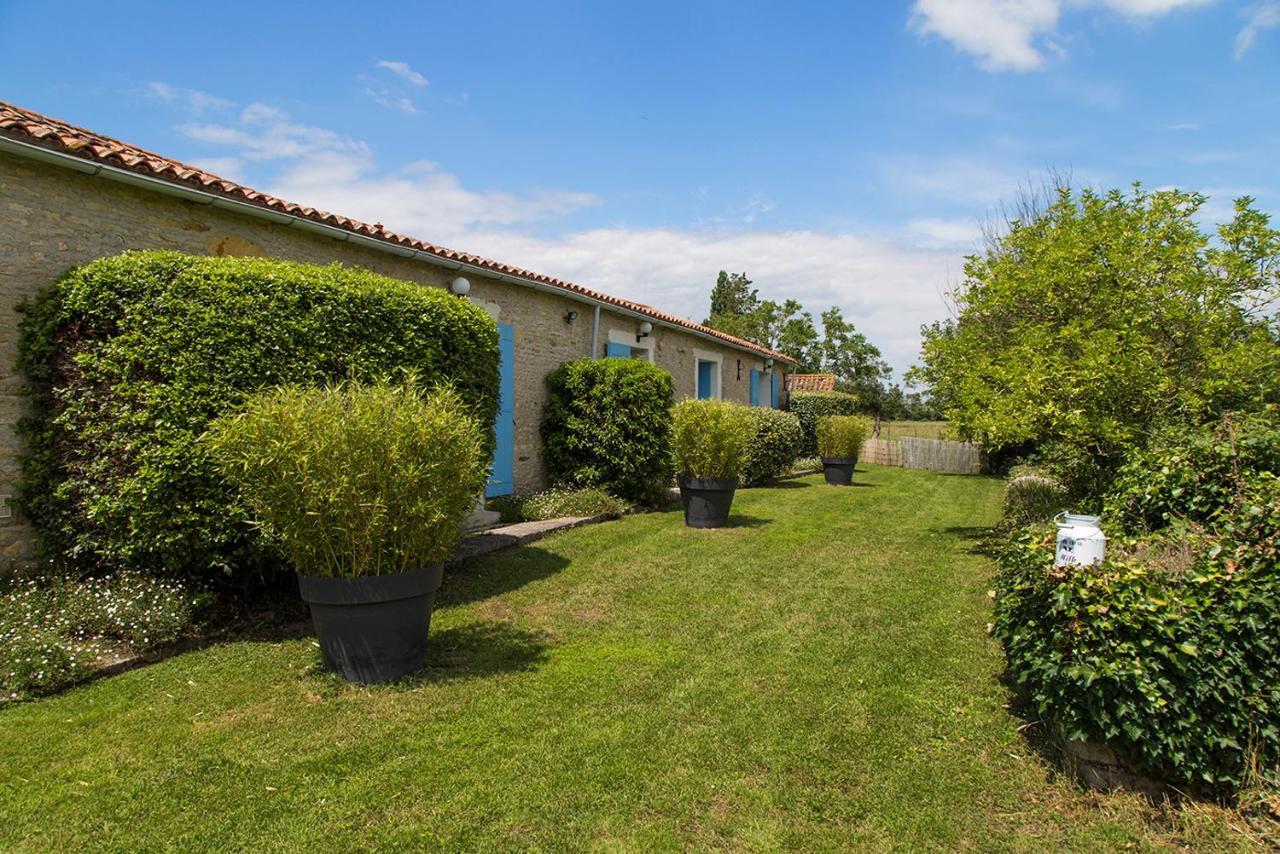L'Enclos Bleu, Gite - Marais Poitevin Avec Piscine Chauffee Chaille-Les-Marais Exteriér fotografie