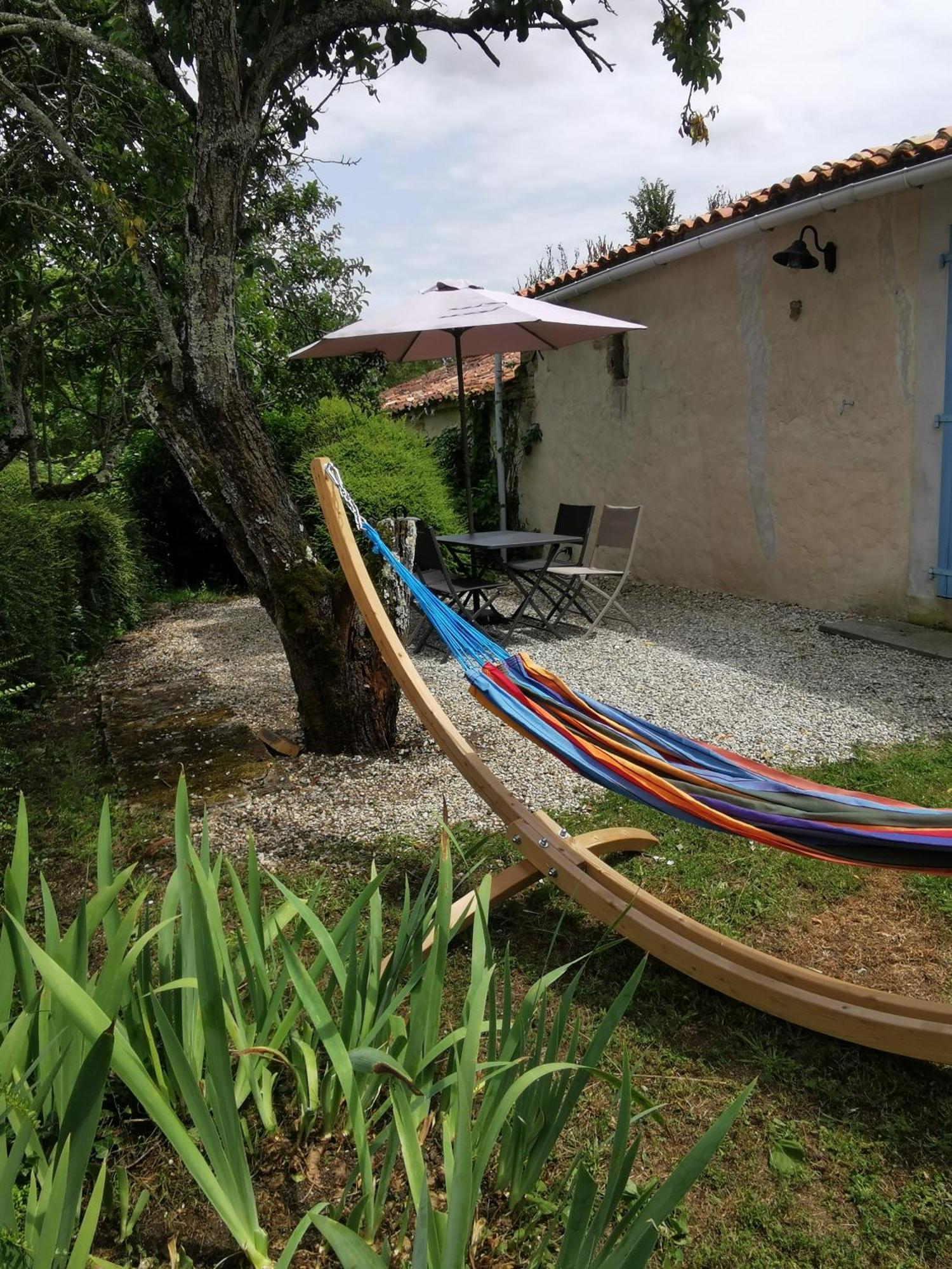 L'Enclos Bleu, Gite - Marais Poitevin Avec Piscine Chauffee Chaille-Les-Marais Exteriér fotografie
