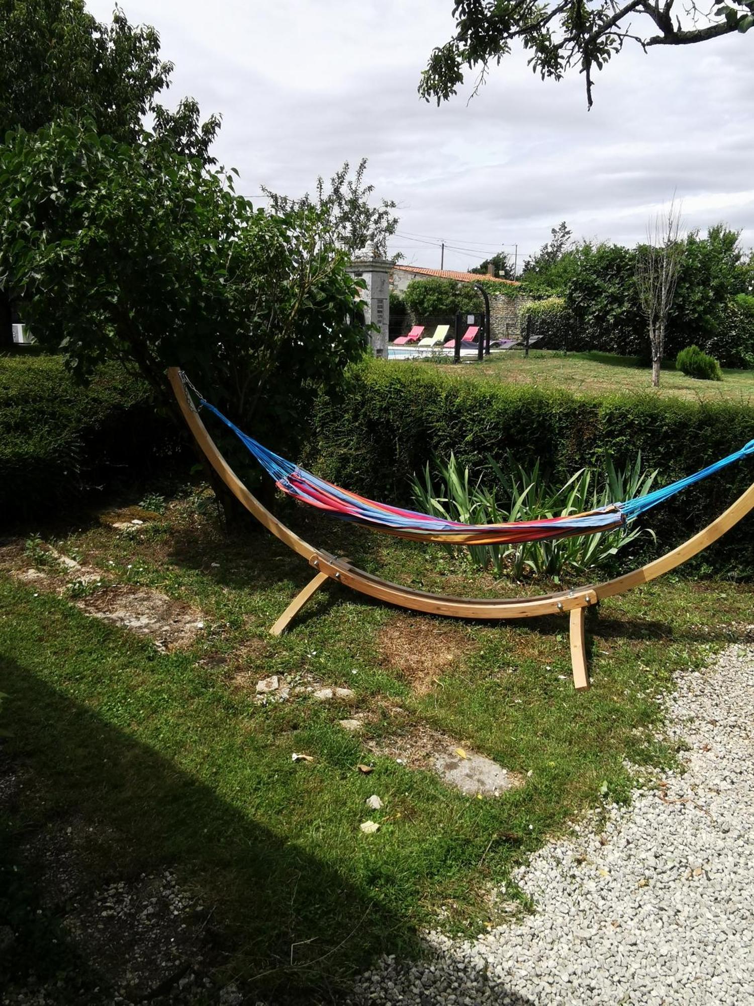 L'Enclos Bleu, Gite - Marais Poitevin Avec Piscine Chauffee Chaille-Les-Marais Exteriér fotografie