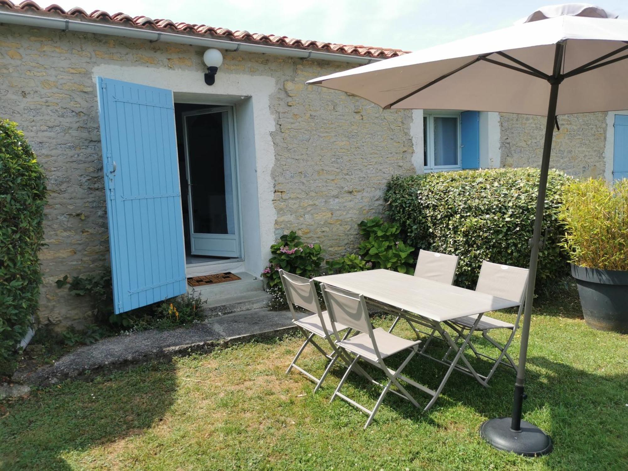 L'Enclos Bleu, Gite - Marais Poitevin Avec Piscine Chauffee Chaille-Les-Marais Exteriér fotografie
